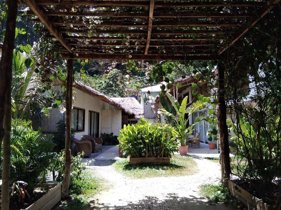 Garden Loft 90Sqm In The Heart Of El Nido- 2 Bedrooms Zewnętrze zdjęcie